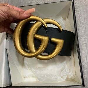 Gorgeous oversized Gucci belt, only worn twice. Comes with box and duster bag